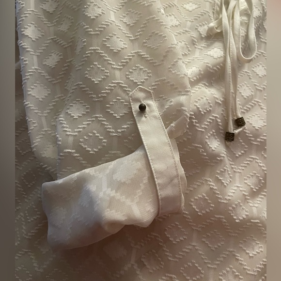 Beautiful Textured Cream Color Tunic Blouse Sz M - Picture 4 of 8